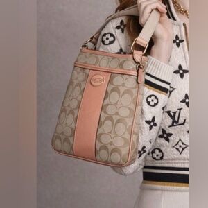 Coach | LIKE NEW! Vintage Crossbody Bag  | Colletible |